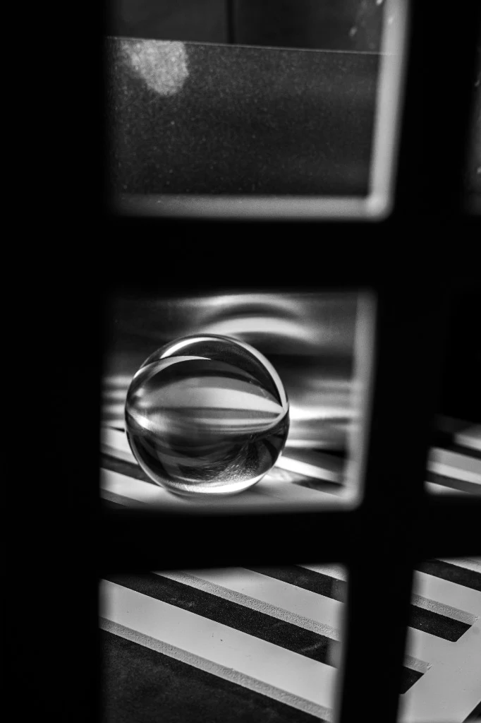 Ventana de Cristal - Miguel Ramos Oya | Crystal Sphere Through Frame | Geometric Black and White